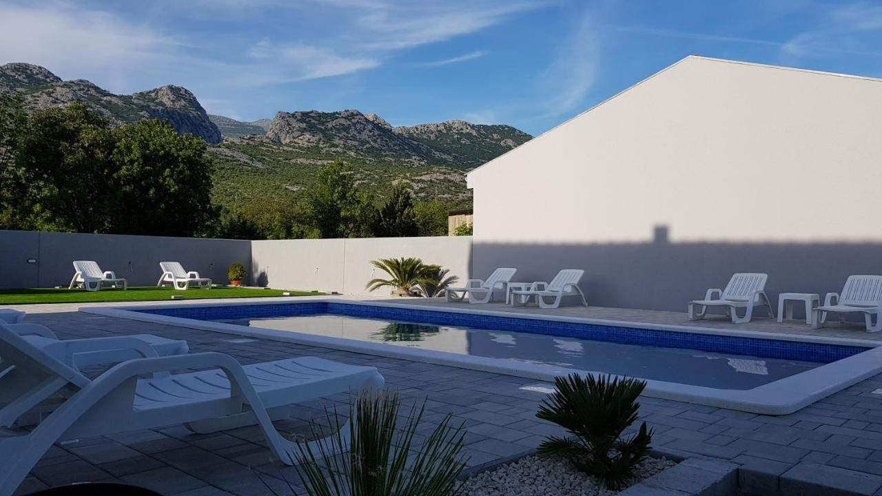 Apartments Zanic With Private Swimming Pool And Sea View Starigrad Paklenica Eksteriør bilde