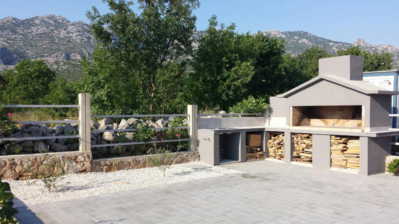 Apartments Zanic With Private Swimming Pool And Sea View Starigrad Paklenica Eksteriør bilde