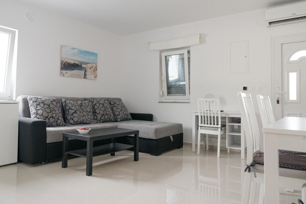 Apartments Zanic With Private Swimming Pool And Sea View Starigrad Paklenica Eksteriør bilde