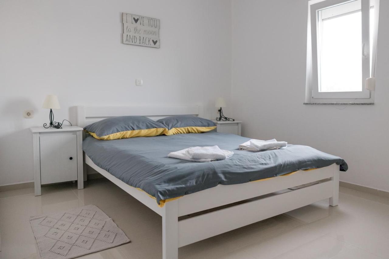 Apartments Zanic With Private Swimming Pool And Sea View Starigrad Paklenica Eksteriør bilde