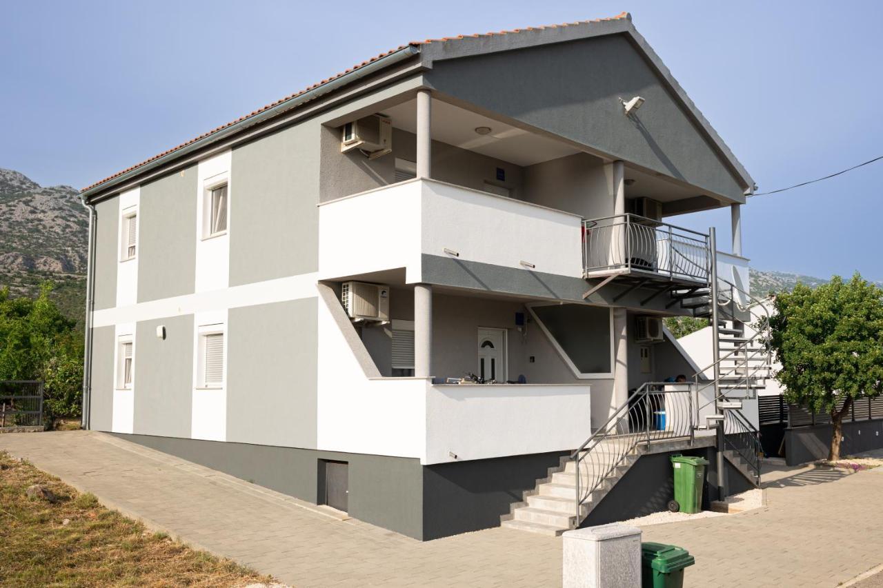 Apartments Zanic With Private Swimming Pool And Sea View Starigrad Paklenica Eksteriør bilde