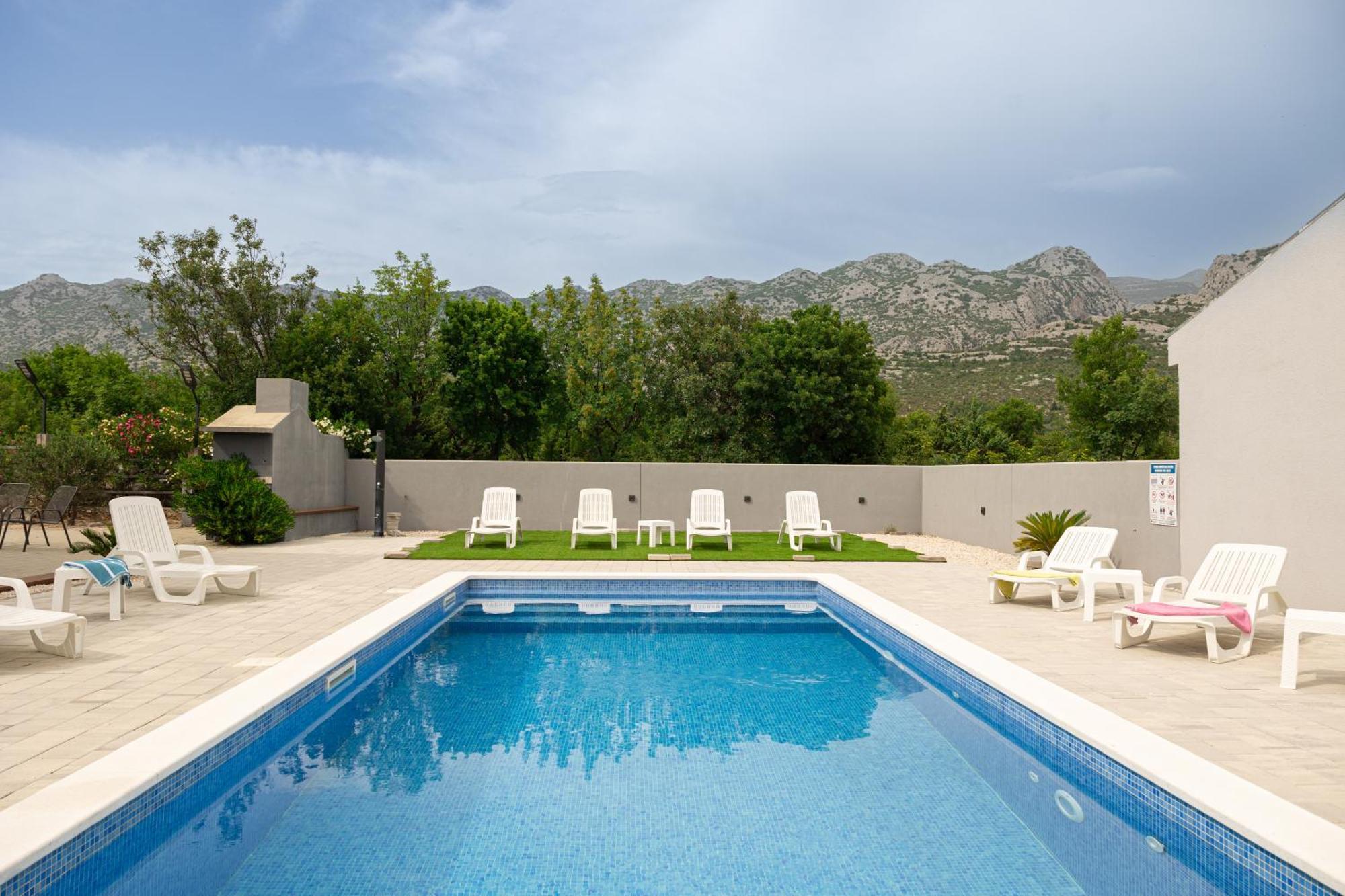 Apartments Zanic With Private Swimming Pool And Sea View Starigrad Paklenica Eksteriør bilde