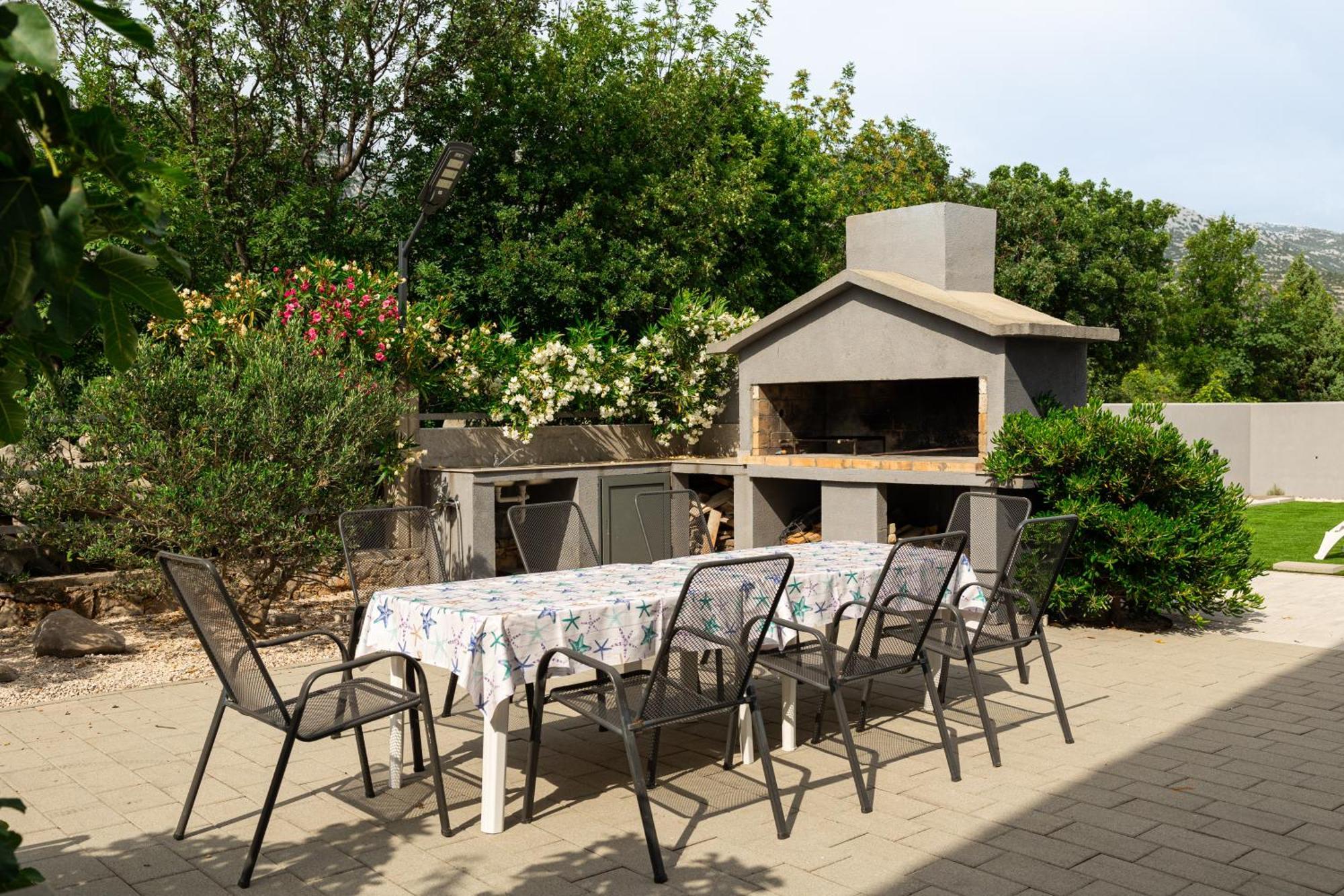 Apartments Zanic With Private Swimming Pool And Sea View Starigrad Paklenica Eksteriør bilde